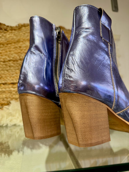 Metallic Heeled Short Cowboy Boot | 06106 | Lilac