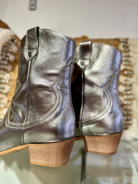 Metallic Leather Short Cowboy Boot | 05810 | Silver