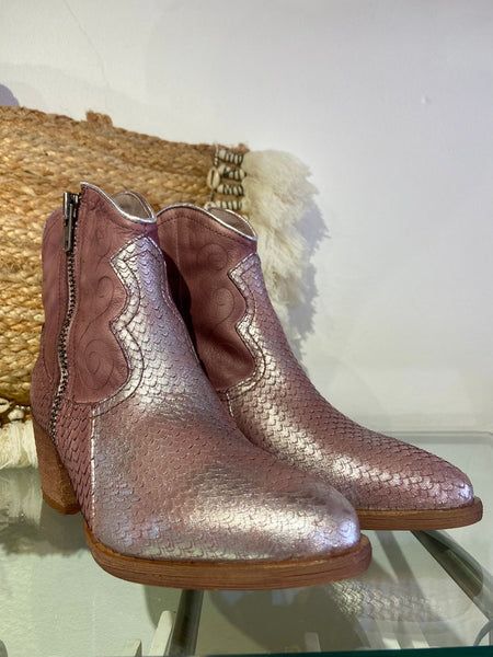 Textured Metallic Leather Cowboy Boot | Lilac/Silver