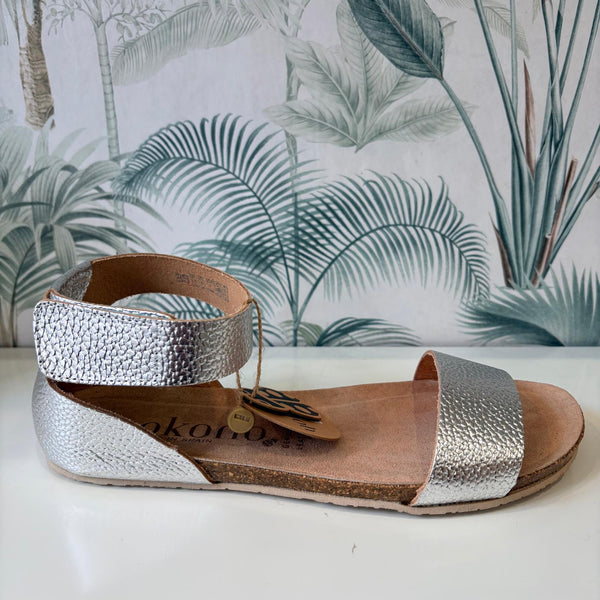 Yokono | Genova-400 | Flat Leather Sandal With Ankle Strap | Silver
