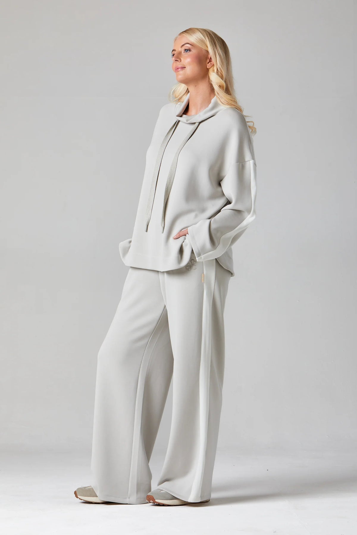 Olivia Trousers | Pebble/Wild Oat