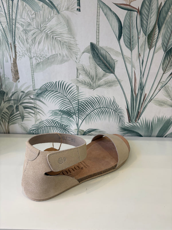 Yokono | Genova-400 | Flat Leather Sandal With Ankle Strap | Cream Suede