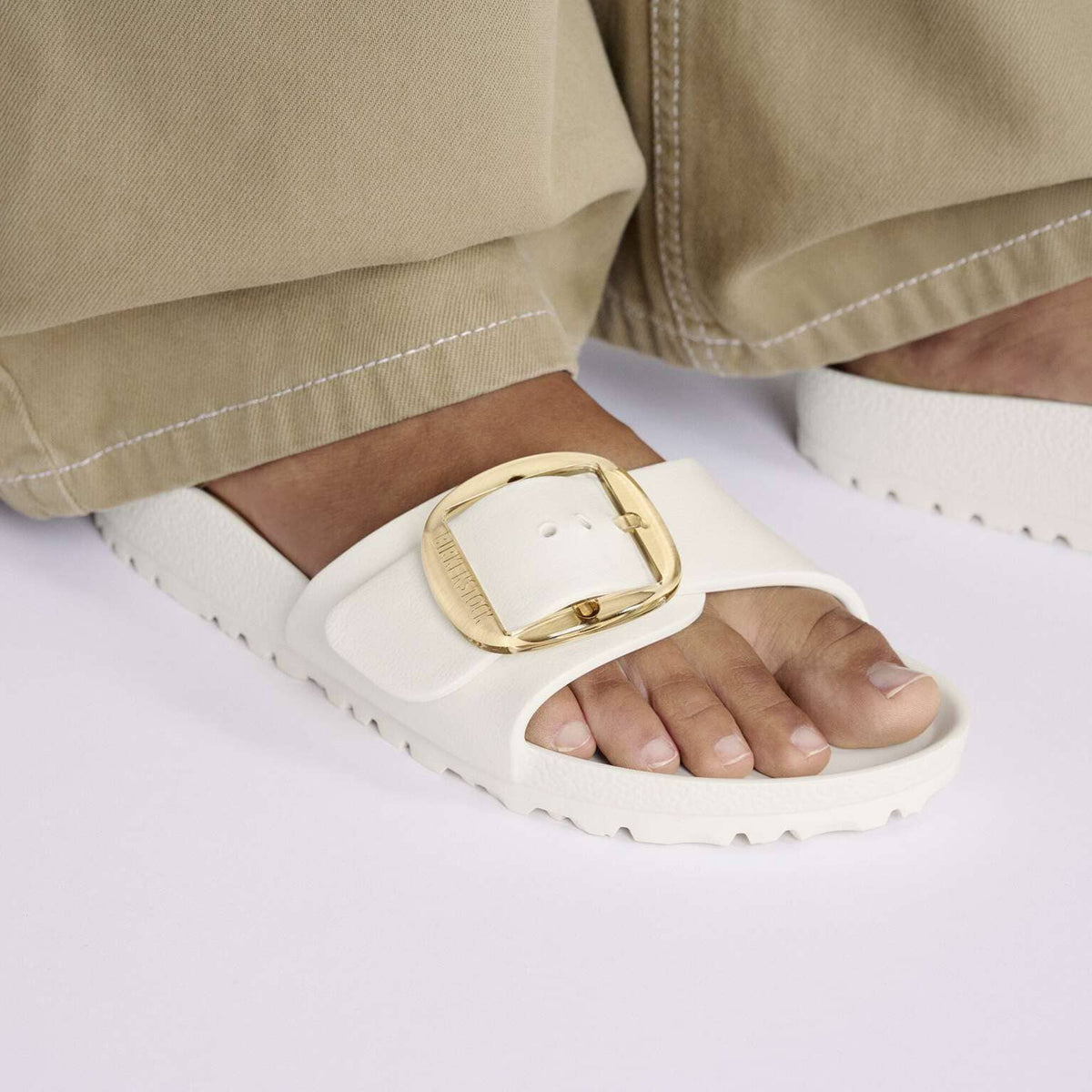 Birkenstock|Madrid Big Buckle
EVA|eggshell