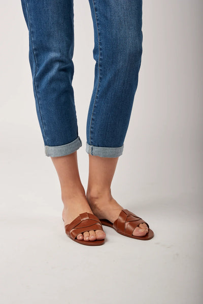 Toxik3 Boyfriend Jeans | Mid Blue Wash