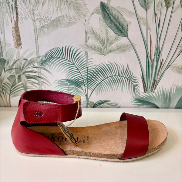 Yokono | Genova-400 | Flat Leather Sandal With Ankle Strap | Bordeaux