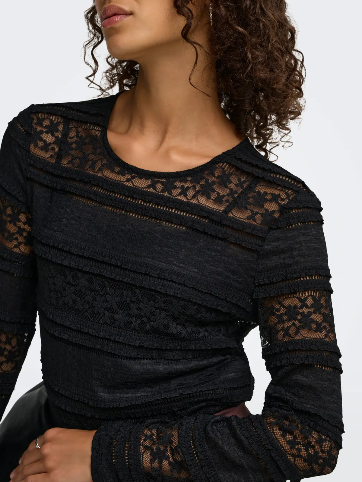 JDYSarah L/S Lace Top | Black