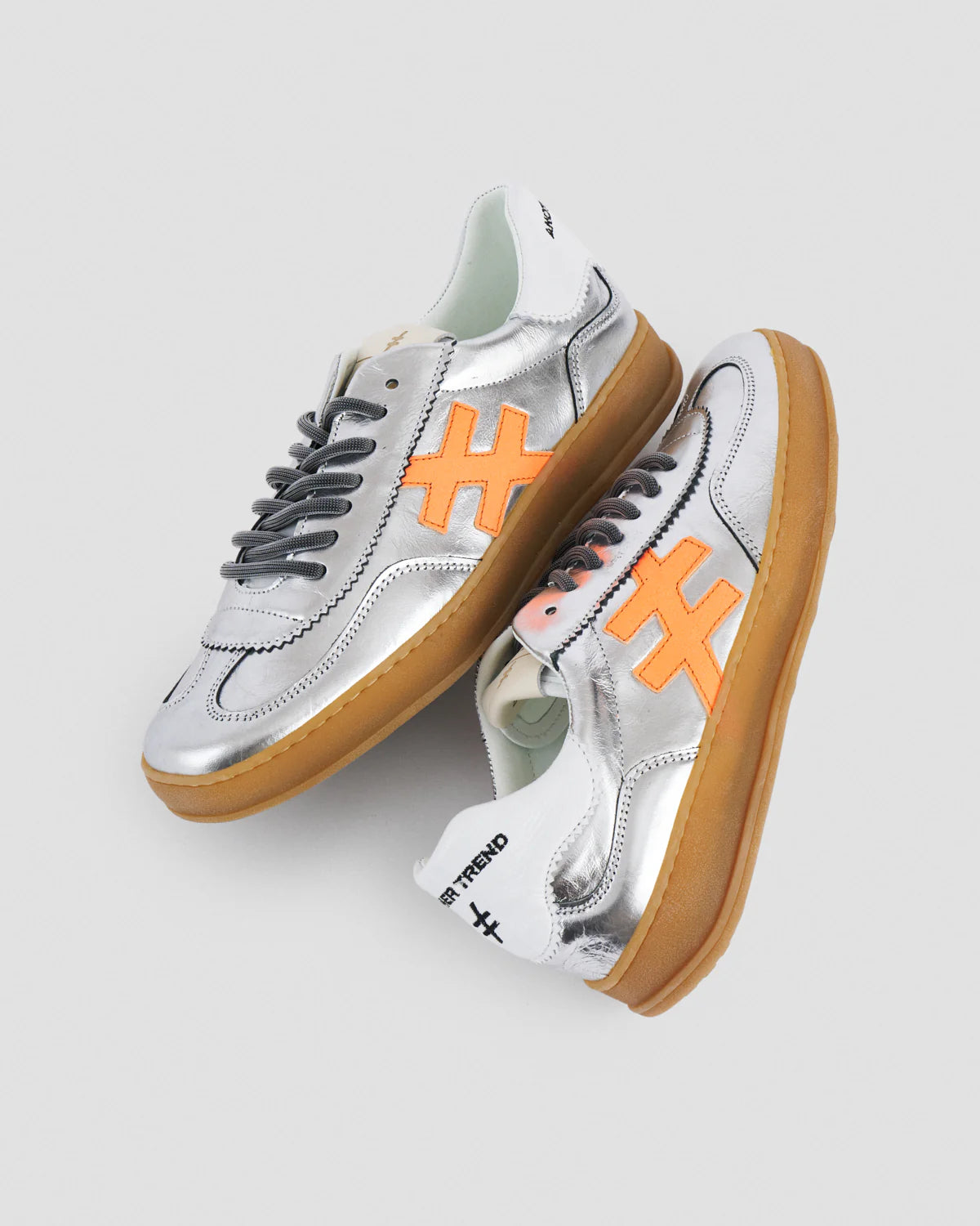 Another Trend | Iconic II | Metallic Leather Trainer | Dark Silver