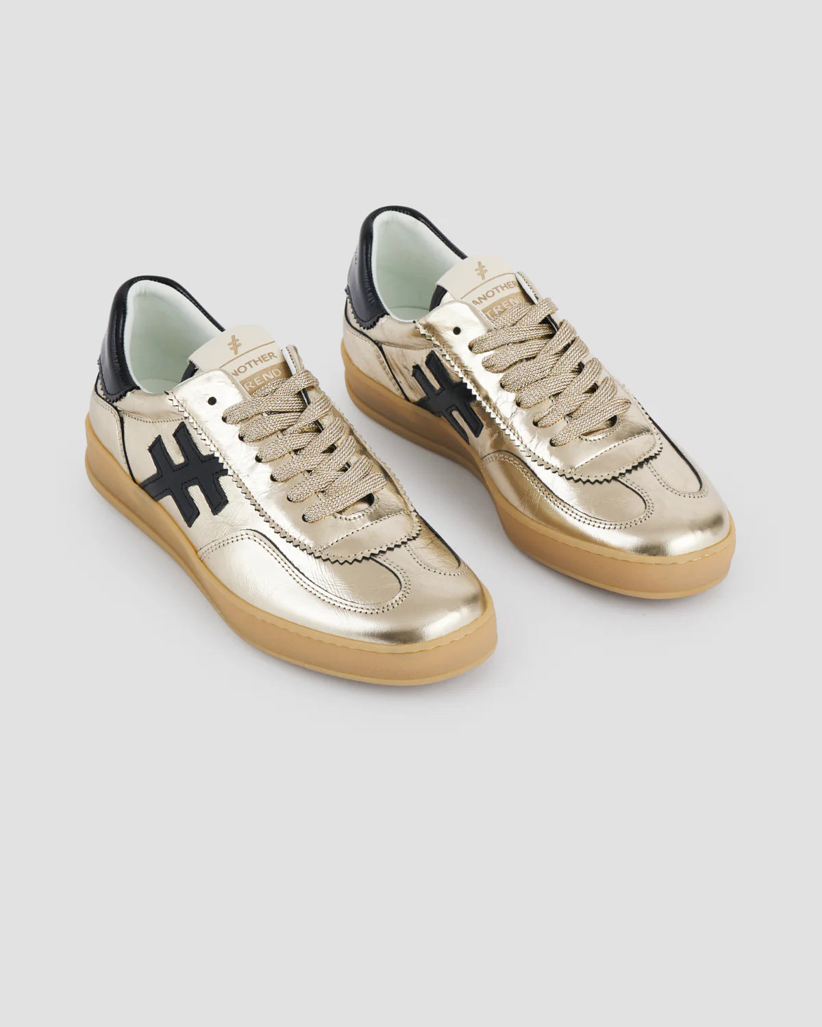 Another Trend | Iconic II | Metallic Leather Trainer | Gold/Black