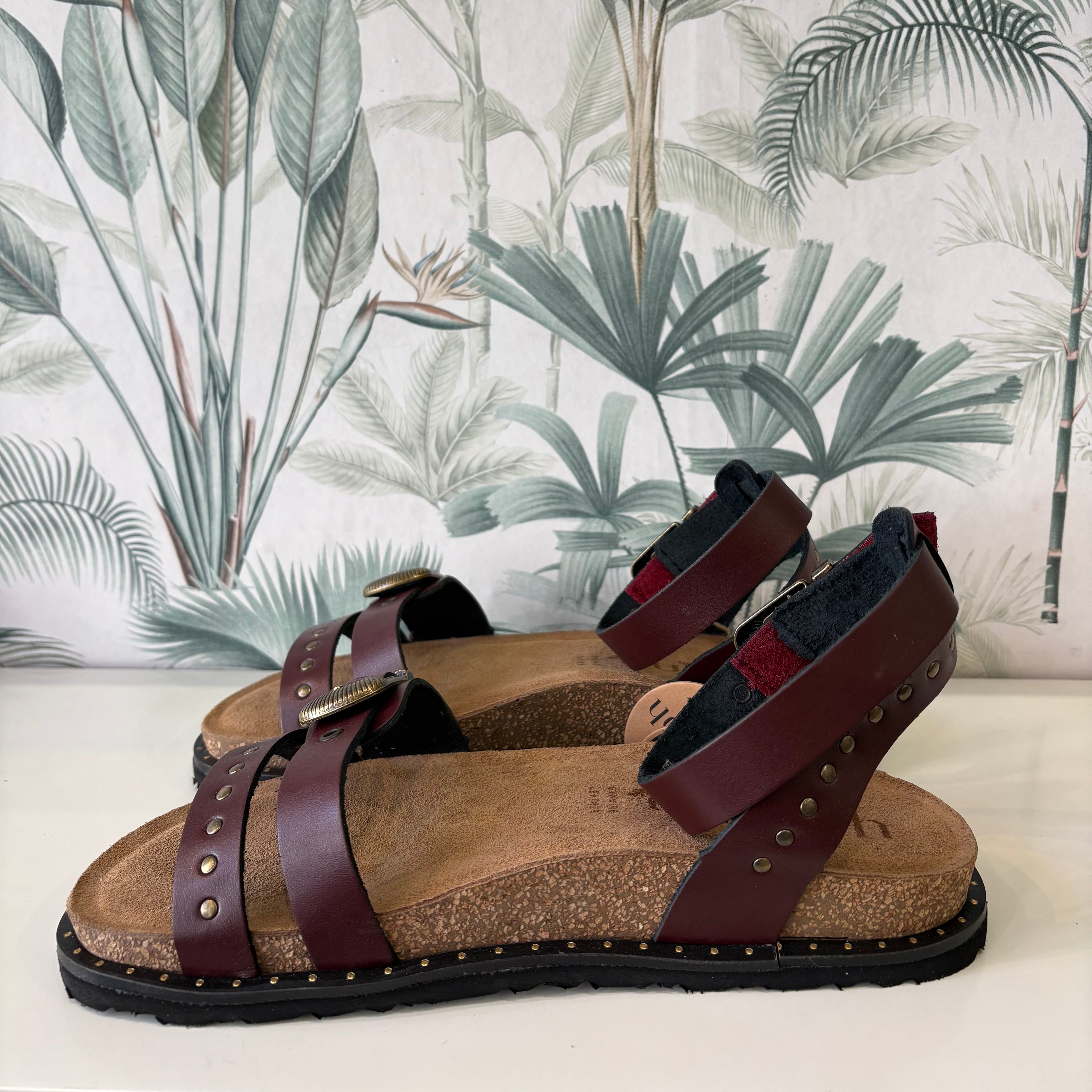 Yokono | BOLUS-260 | Studded Ankle Strap Sandal | Bordeaux