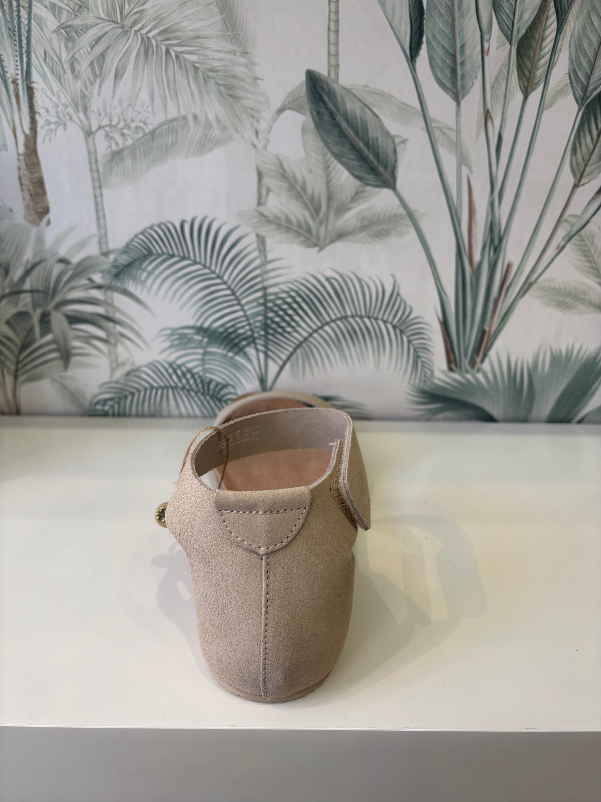 Yokono | Genova-400 | Flat Leather Sandal With Ankle Strap | Cream Suede