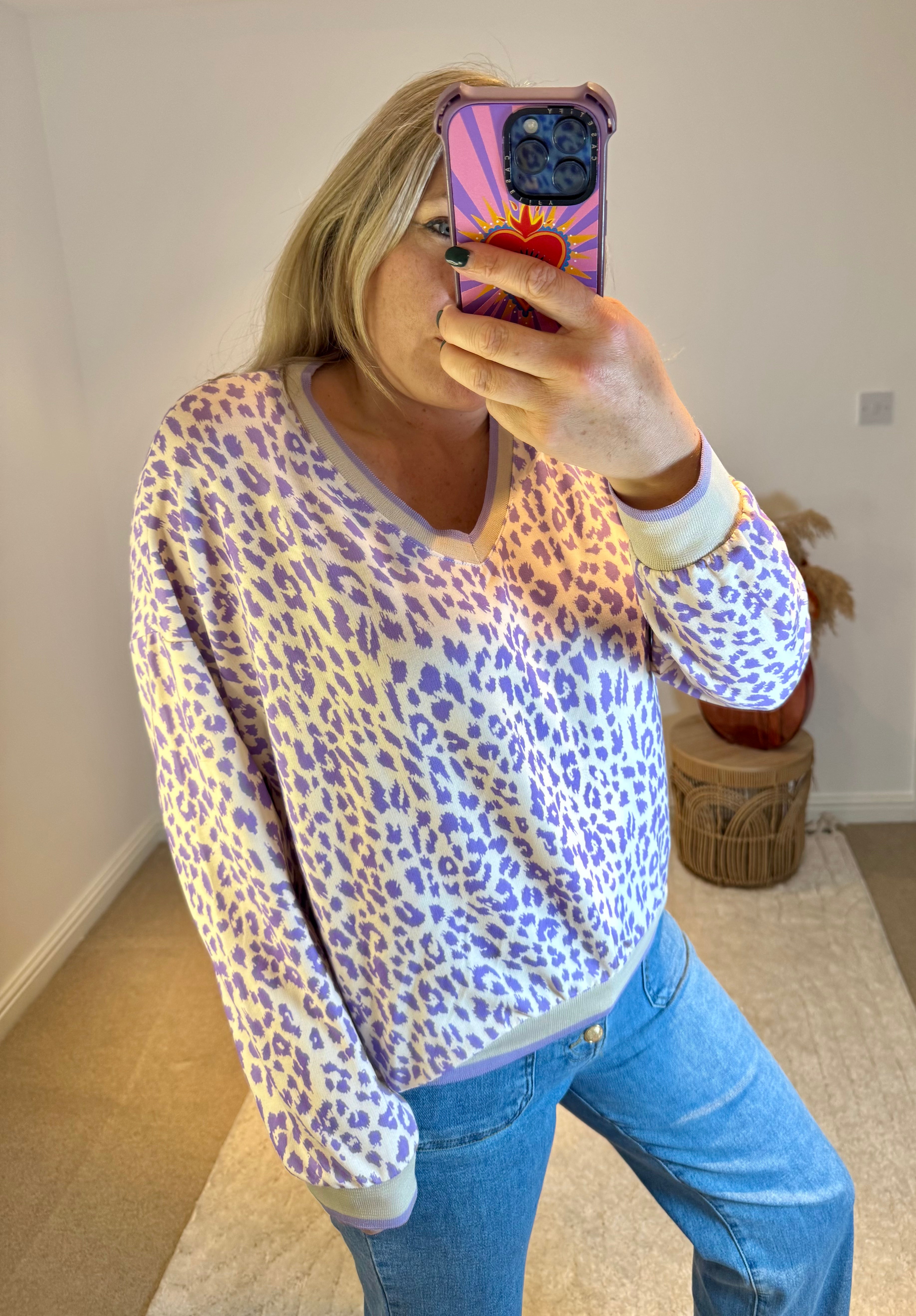 Leopard Retro V-Neck Lightweight Sweat Top | Lilac