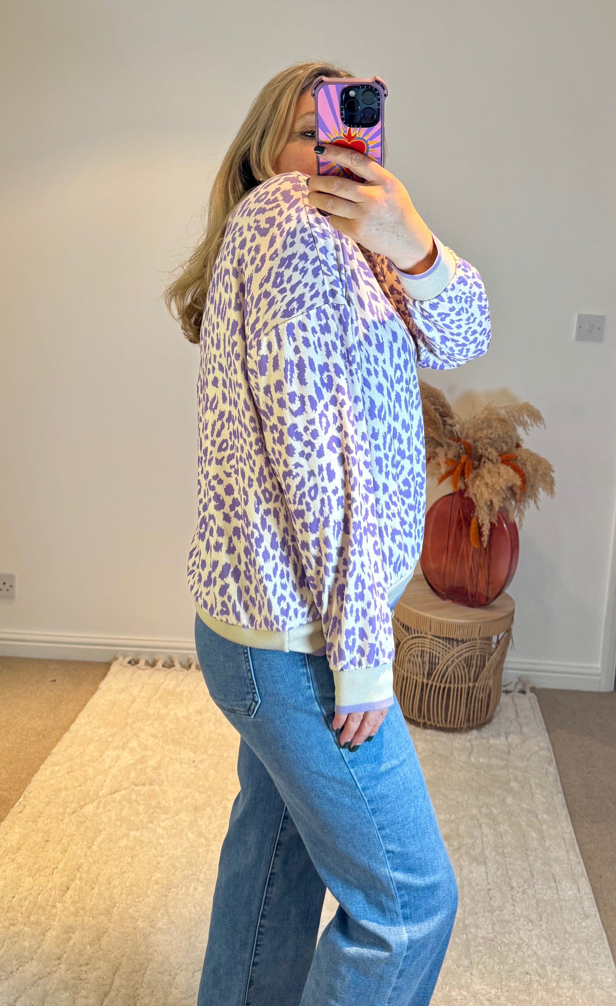 Leopard Retro V-Neck Lightweight Sweat Top | Lilac