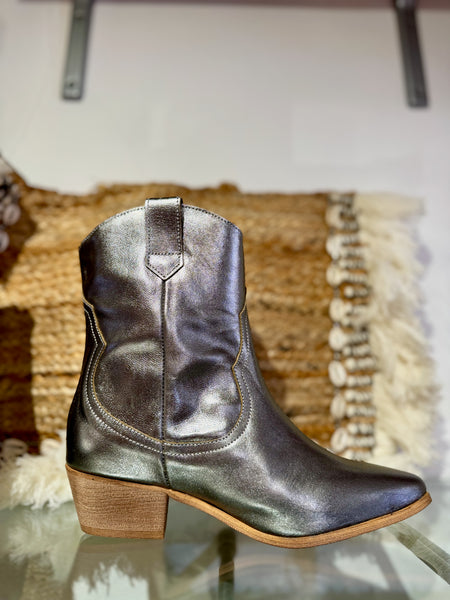 Metallic Leather Short Cowboy Boot | 05810 | Silver