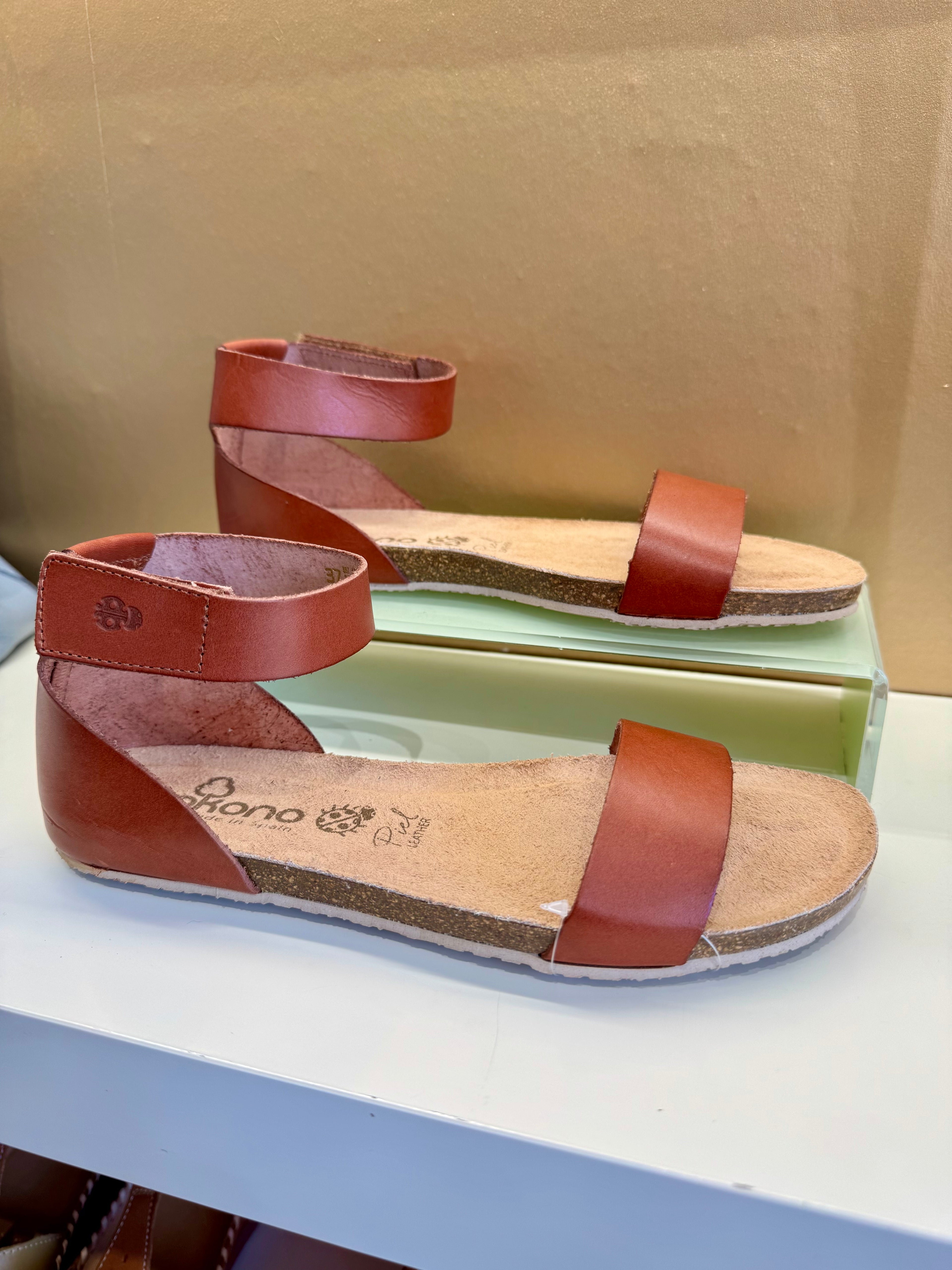 Yokono | Genova-400 | Flat Sandal with Ankle Strap | Tan