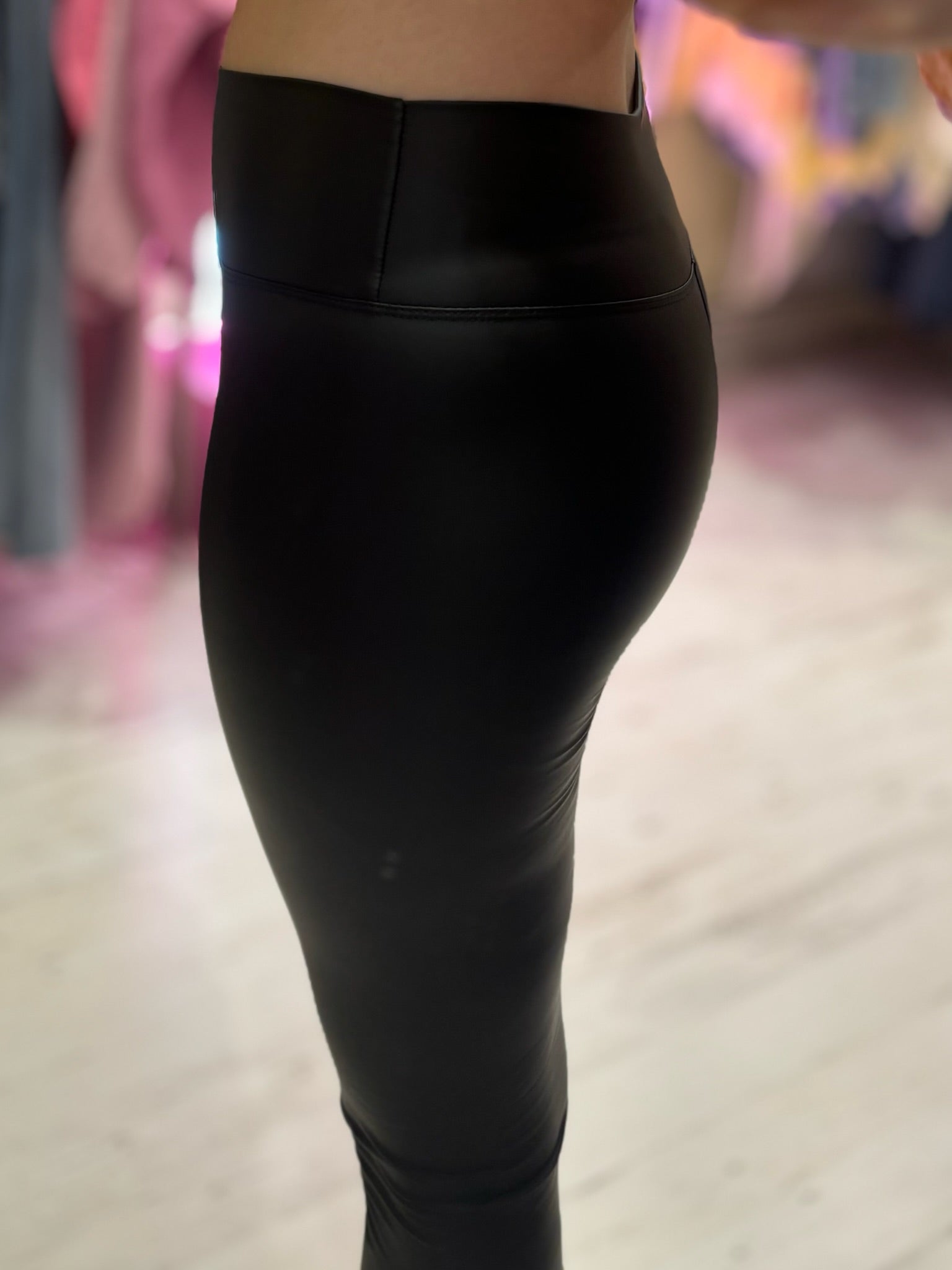 Leather Look Leggings | Black