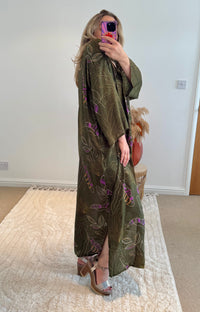 Kira Maxi Kimono | Khaki Graphic Tropical Print