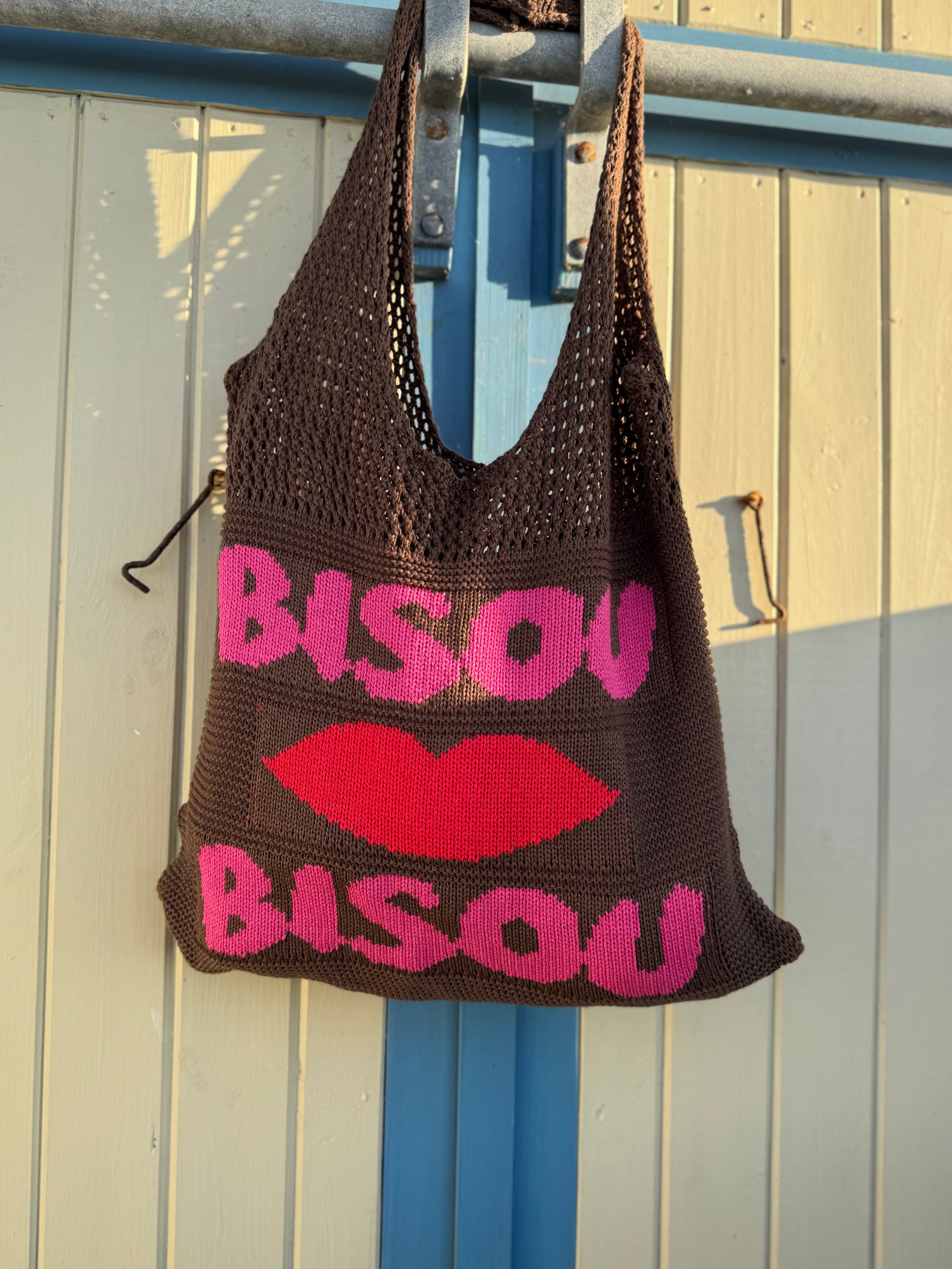 Bisou Bisou Knitted Shoulder Bag | Chocolate