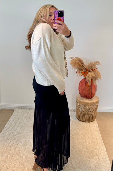 Round Neck Scalloped Edge Cardigan | Cream/Black