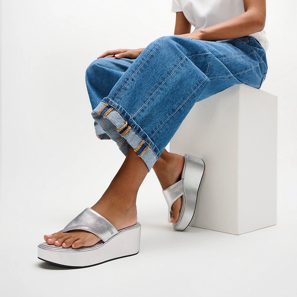 Fitflop|PLATFFORMS Wedge Toe-Post Sandals