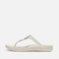 Fitflop|SOLAY Glossy-Disc Toe-Post Sandals