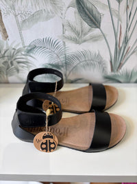Yokono | Genova-400 | Flat Leather Sandal With Ankle Strap | Black