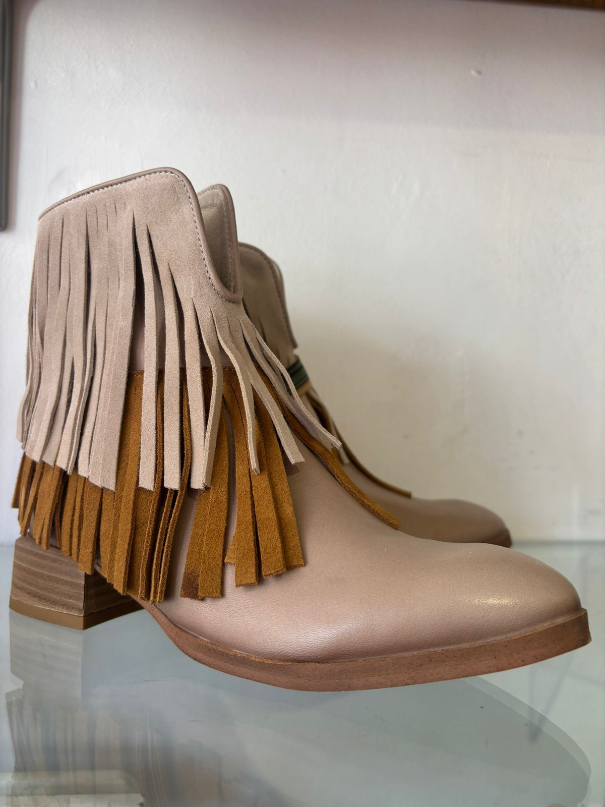 Felmini | Leather and Suede Fringed Flat Cowboy Boot | Plume/Sand