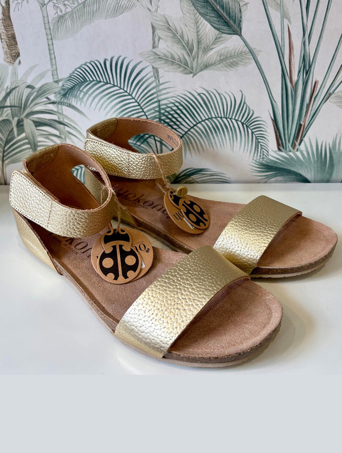 Yokono | Genova-400 | Flat Leather Sandal With Ankle Strap | Platino